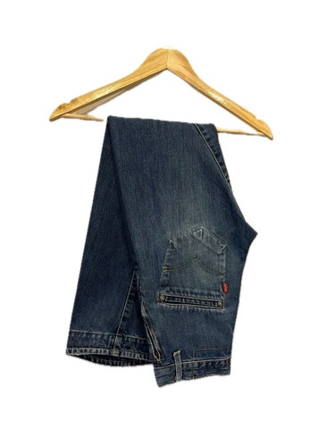 Levi engineered modell lej - modell,