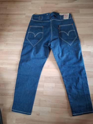 Rare levis red - levis,
